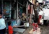 Strasse in Naupada in Mumbai